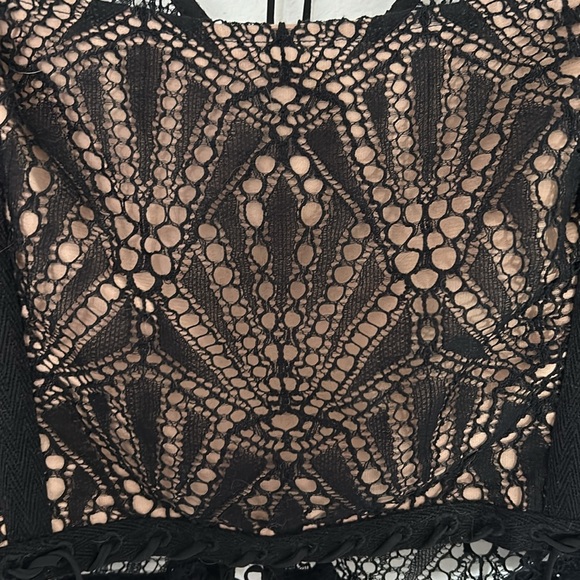 FOR LOVE OR LEMONS - lace pattern square neckline crop top black beige LARGE - Picture 4 of 11